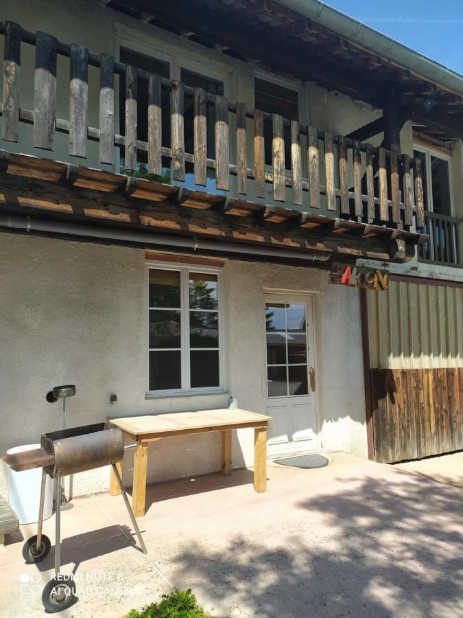 Готель Le Saloon Chazey-sur-Ain Екстер'єр фото