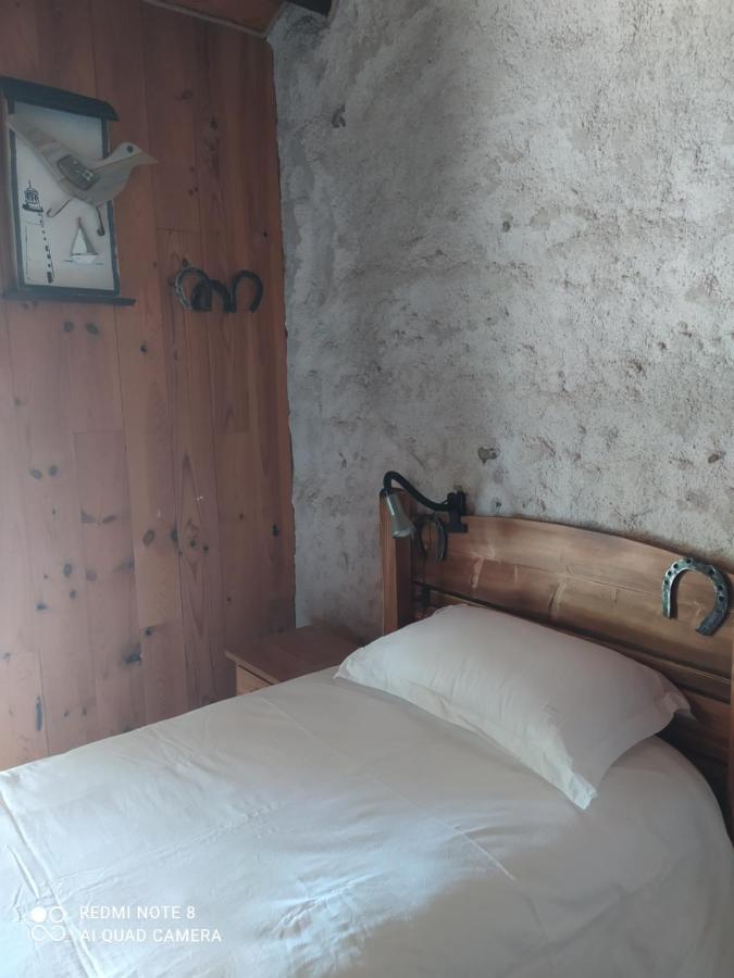 Готель Le Saloon Chazey-sur-Ain Екстер'єр фото
