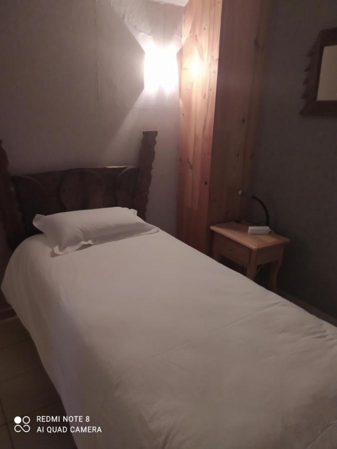Готель Le Saloon Chazey-sur-Ain Екстер'єр фото