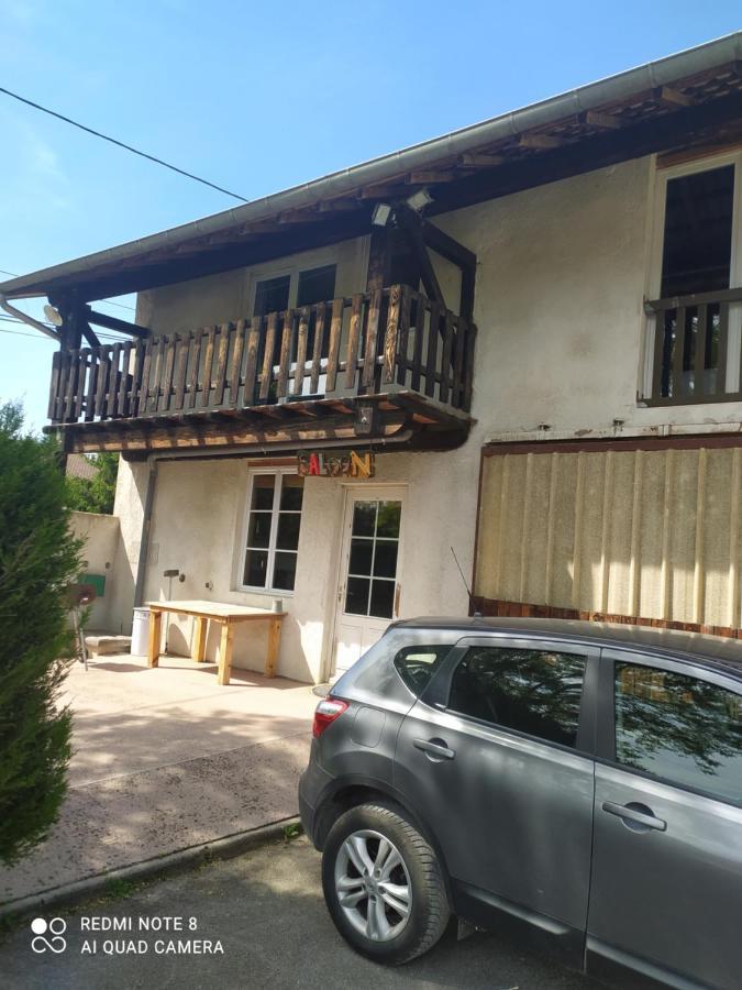 Готель Le Saloon Chazey-sur-Ain Екстер'єр фото