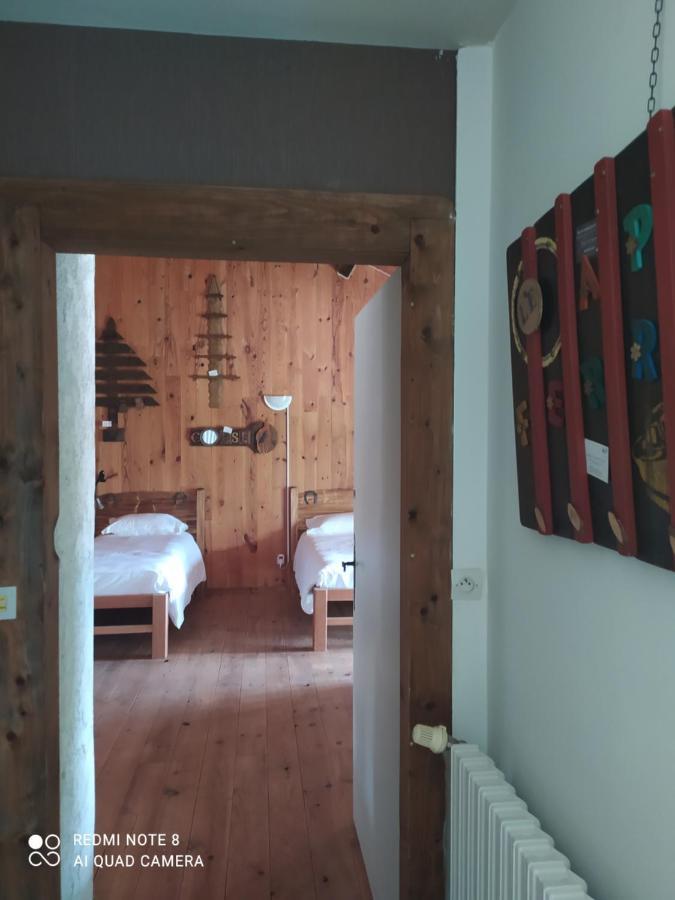 Готель Le Saloon Chazey-sur-Ain Екстер'єр фото